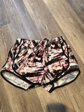 Calvin Klein Women's Printed Active Shorts in Black/White/Pink